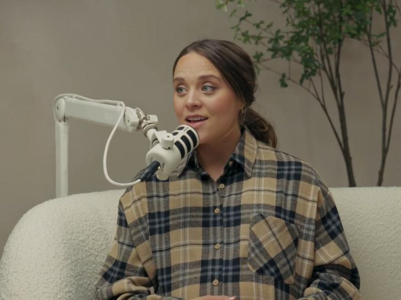 Il_primo_incontro_tra_Jinger_e_Tori_ZGpeP8VYxE - Confidenze24 source:thehollywoodgossip - Il primo incontro tra Jinger e Tori - Jinger Duggar discute del suo primo incontro con Tori Roloff