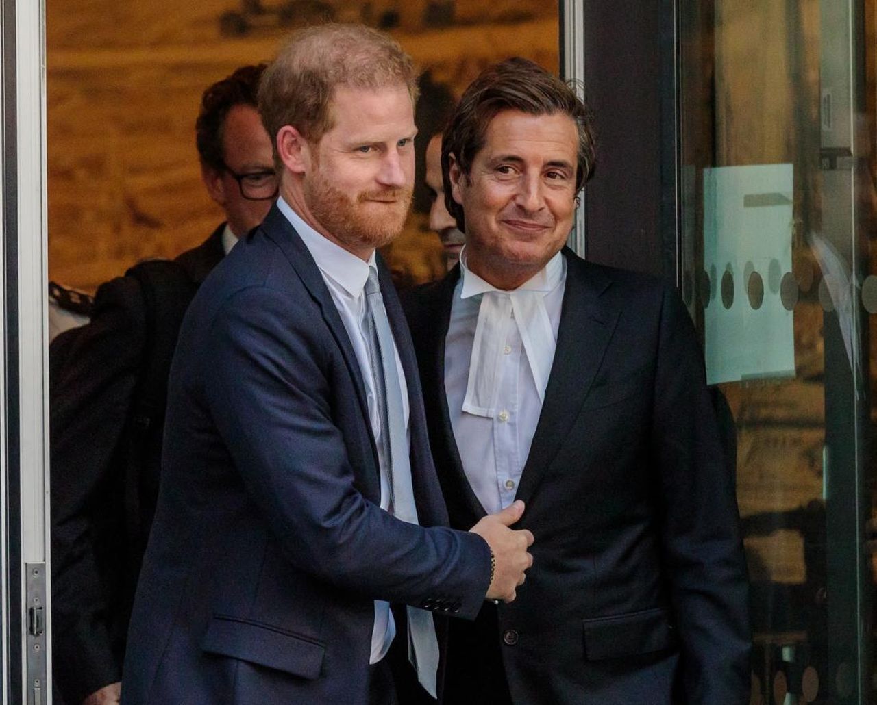 Il_processo_e_le_sue_implicazioni_QfkXAklNRr - Confidenze24 source:celebitchy - Il processo e le sue implicazioni - Prince Harry al tribunale