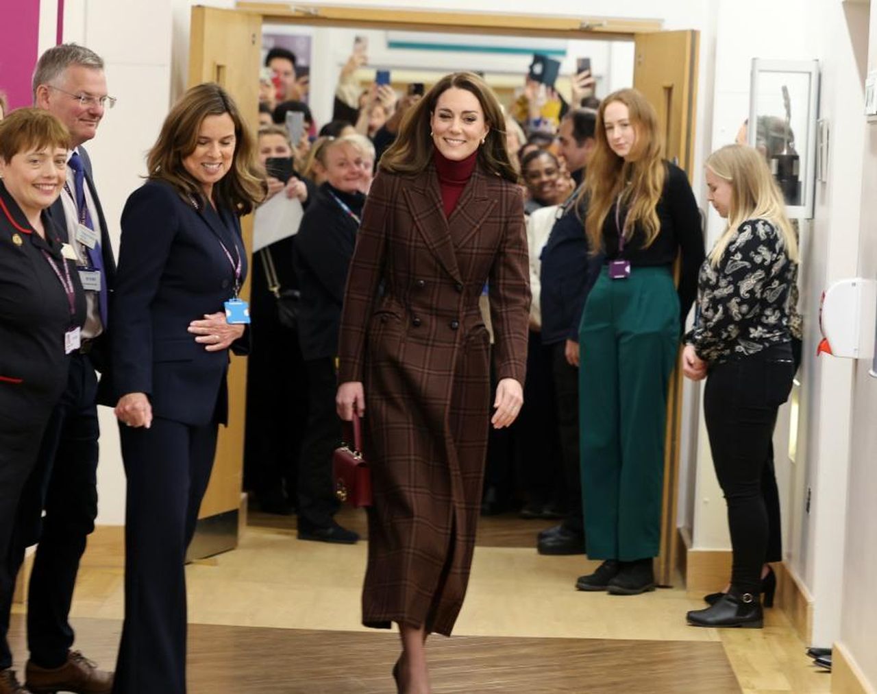 Il_ritorno_in_pubblico_di_Kate_PSf37HfJzm - Confidenze24 source:celebitchy - Il ritorno in pubblico di Kate - La principessa Kate al Royal Marsden Hospital