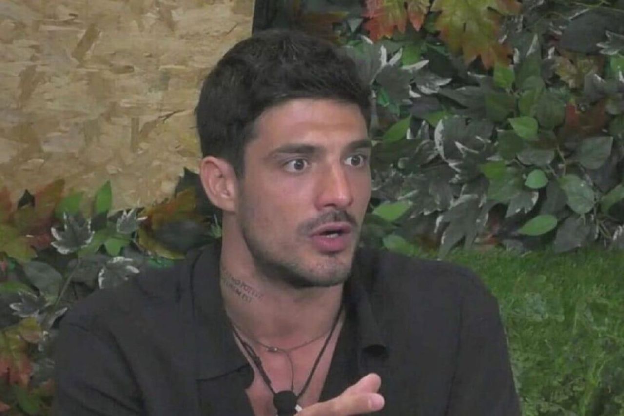Il_ruolo_di_Viviana_Bazzani_le_insinuazioni_sui_presunti_rapporti_di_Lorenzo_6dq9Zg88DG - Confidenze24 source:quilink - Il ruolo di Viviana Bazzani: le insinuazioni sui presunti rapporti di Lorenzo - Nuove rivelazioni su Lorenzo: al Grande Fratello spuntano altri ragazzi, situazione critica