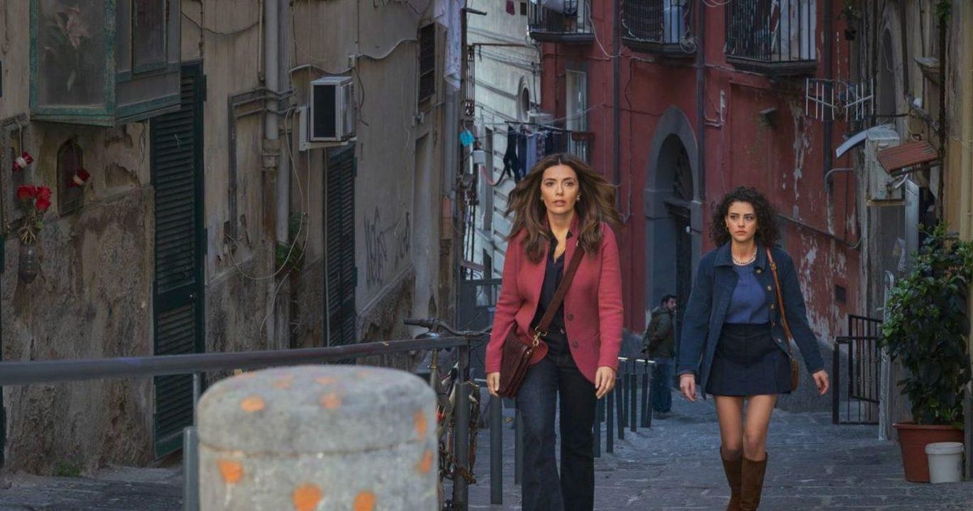 Il_successo_auditel_di_Mina_Settembre_in_prime_time_su_Rai_1_wDIjYkWQMk - Confidenze24 source:Blasting News - Il successo auditel di Mina Settembre in prime time su Rai 1 - Mina e Fiore in Mina Settembre