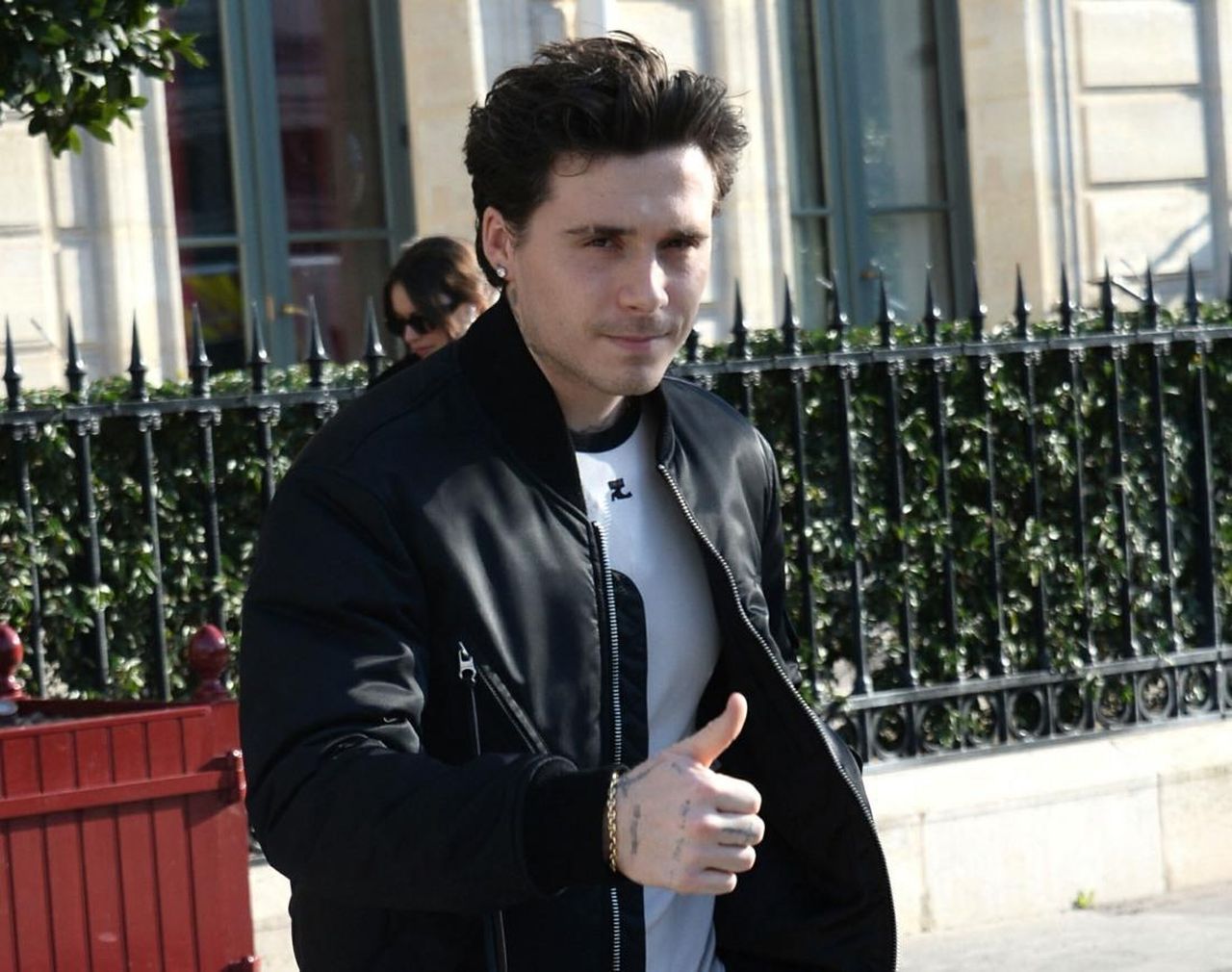 Il_suo_business_alimentare_Cloud23_2STvfODSa9 - Confidenze24 source:celebitchy - Il suo business alimentare Cloud23 - Brooklyn Beckham mentre promuove il suo business alimentare