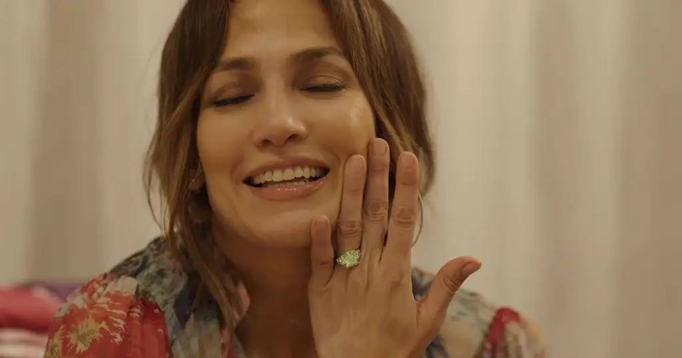 Il_valore_dellanello_di_diamante_verde_UTGobeXoDg - Confidenze24 source:celebitchy - Il valore dell'anello di diamante verde - L'anello di diamante verde di Jennifer Lopez