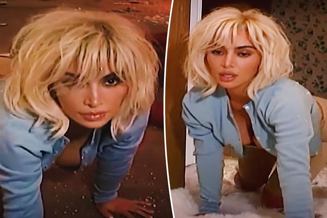 Il_video_di_Natale_di_Kim_Kardashian_dd95eqKGyj - Confidenze24 source:allcelebrities - Il video di Natale di Kim Kardashian - Kim Kardashian nel video di Natale