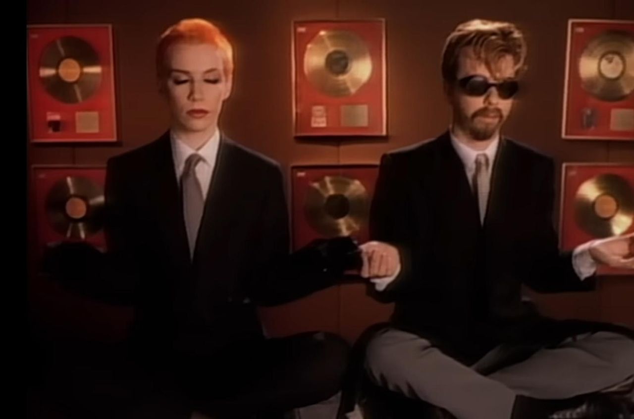 Il_video_musicale_e_il_suo_successo_OLWwOA4AmR - Confidenze24 source:billboard - Il video musicale e il suo successo - Eurythmics, Annie Lennox, Dave Stewart 'Sweet Dreams (Are Made Of This)'