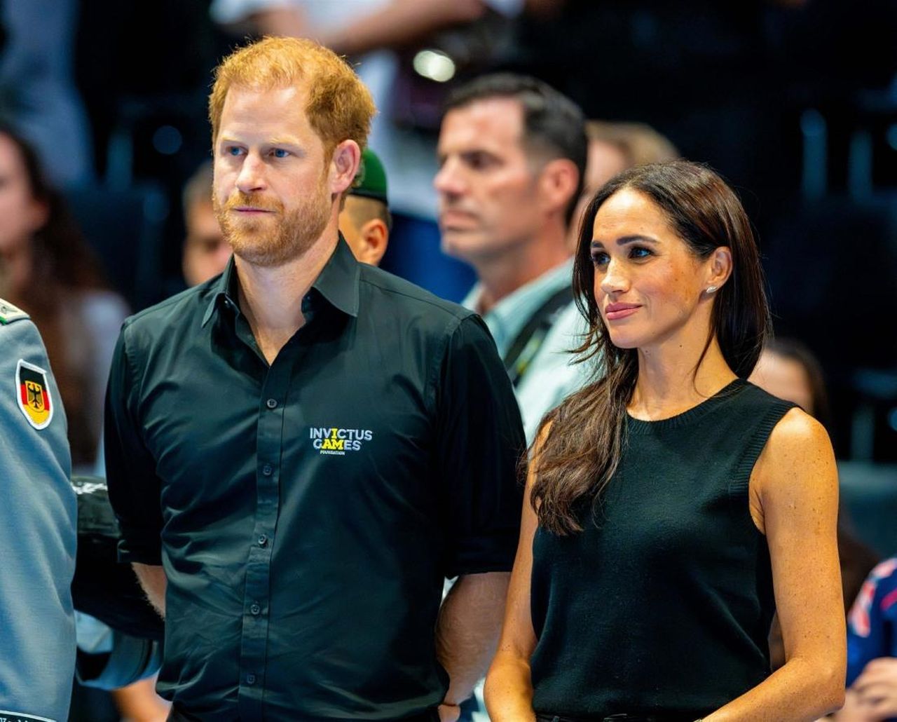Il_volontariato_dei_Sussex_e_le_critiche_GEtuegArS1 - Confidenze24 source:celebitchy - Il volontariato dei Sussex e le critiche - I Sussex durante il volontariato