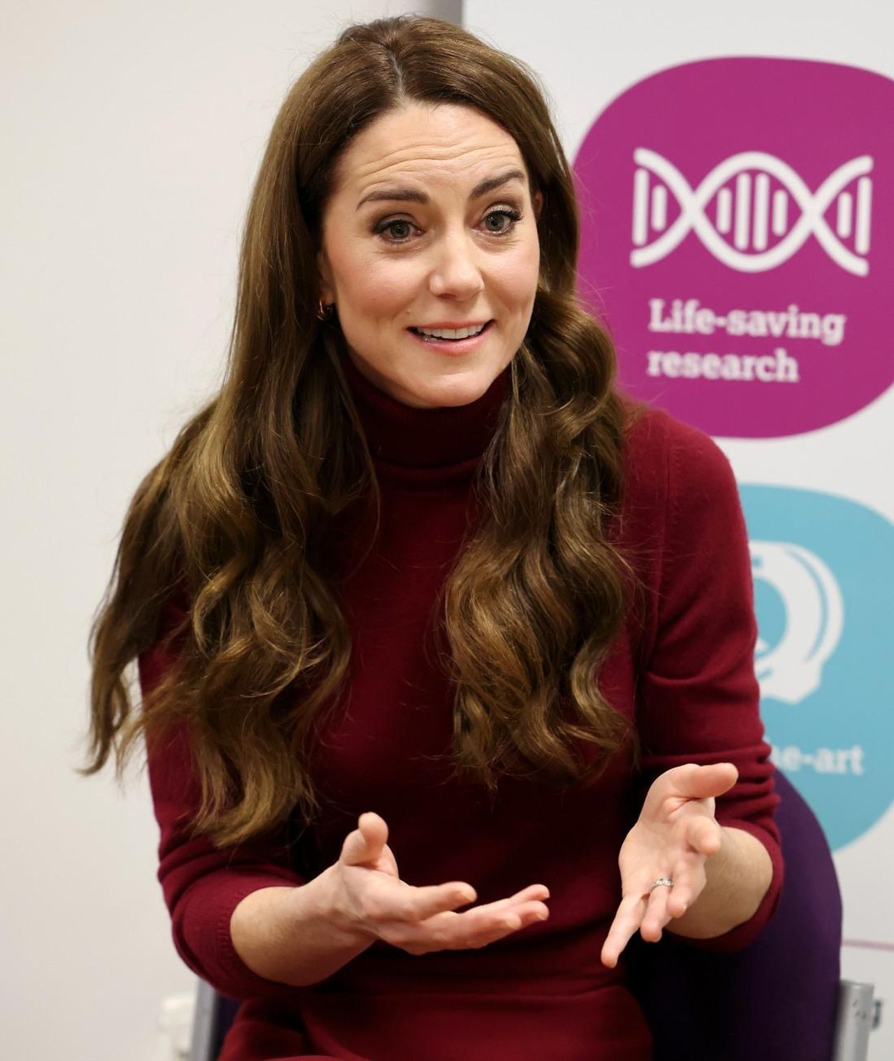 Impegni_reali_e_futuro_ABFJQKYCyw - Confidenze24 source:celebitchy - Impegni reali e futuro - Visita di Kate al Royal Marsden Hospital