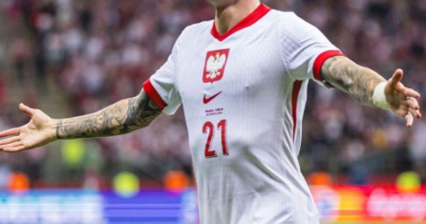 In_entrata_piace_Zalewski_della_Roma_come_possibile_rinforzo_yb2iieKyqY - Confidenze24 In entrata piace Zalewski della Roma come possibile rinforzo - Nicola Zalewski in campo con la maglia della Polonia