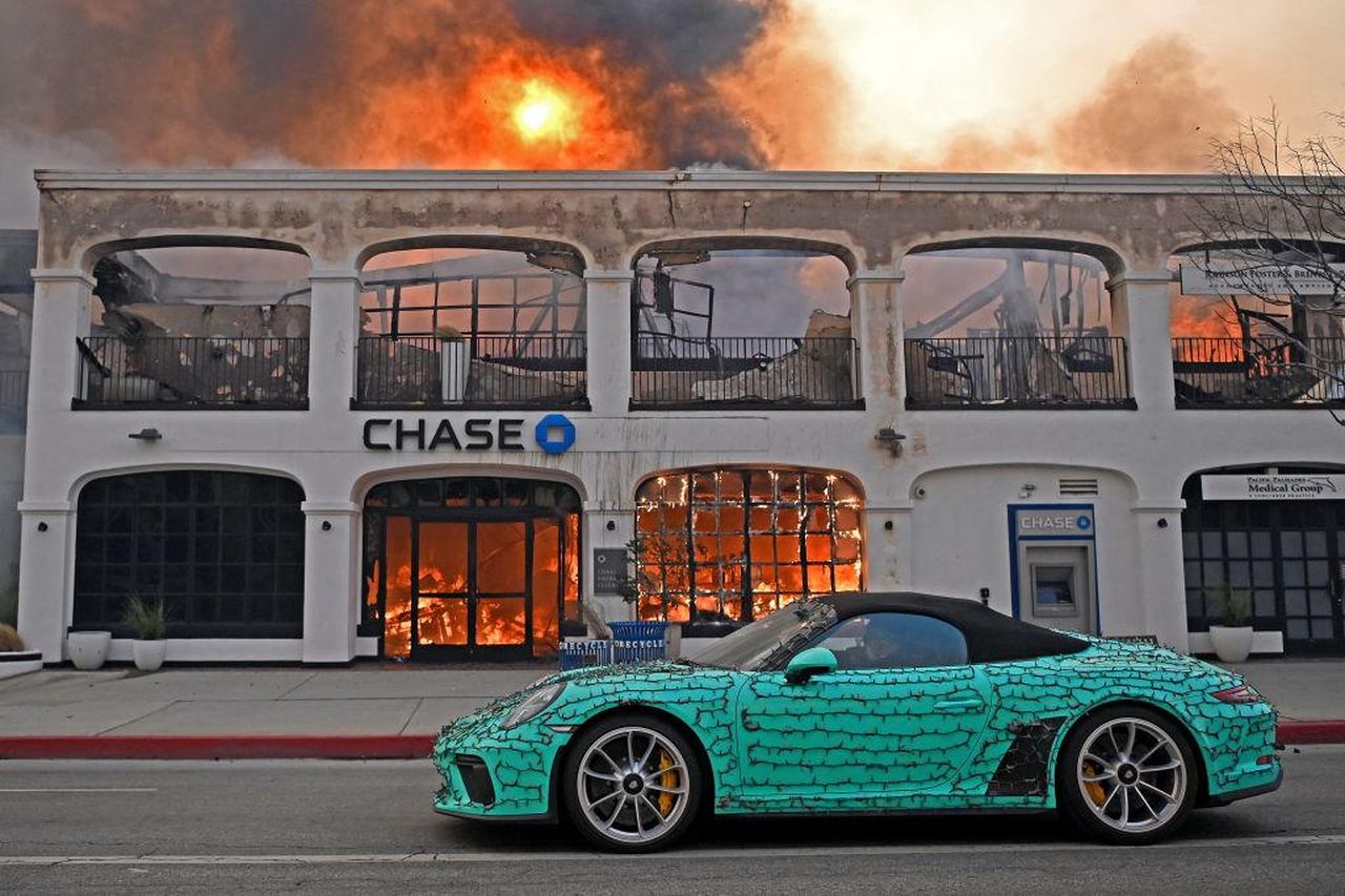 Incendi_Storici_Devastano_Los_Angeles_MWTK8u1gOe - Confidenze24 source:bossip - Incendi Storici Devastano Los Angeles - Incendi in Los Angeles – Fonte: AGUSTIN PAULLIER / Getty