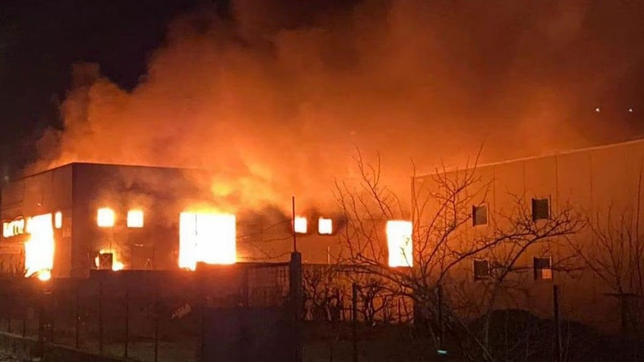 source:tvzap - Incendio gigantesco in Italia, brucia tutto da ore: cosa succede - Incendio a Sperone