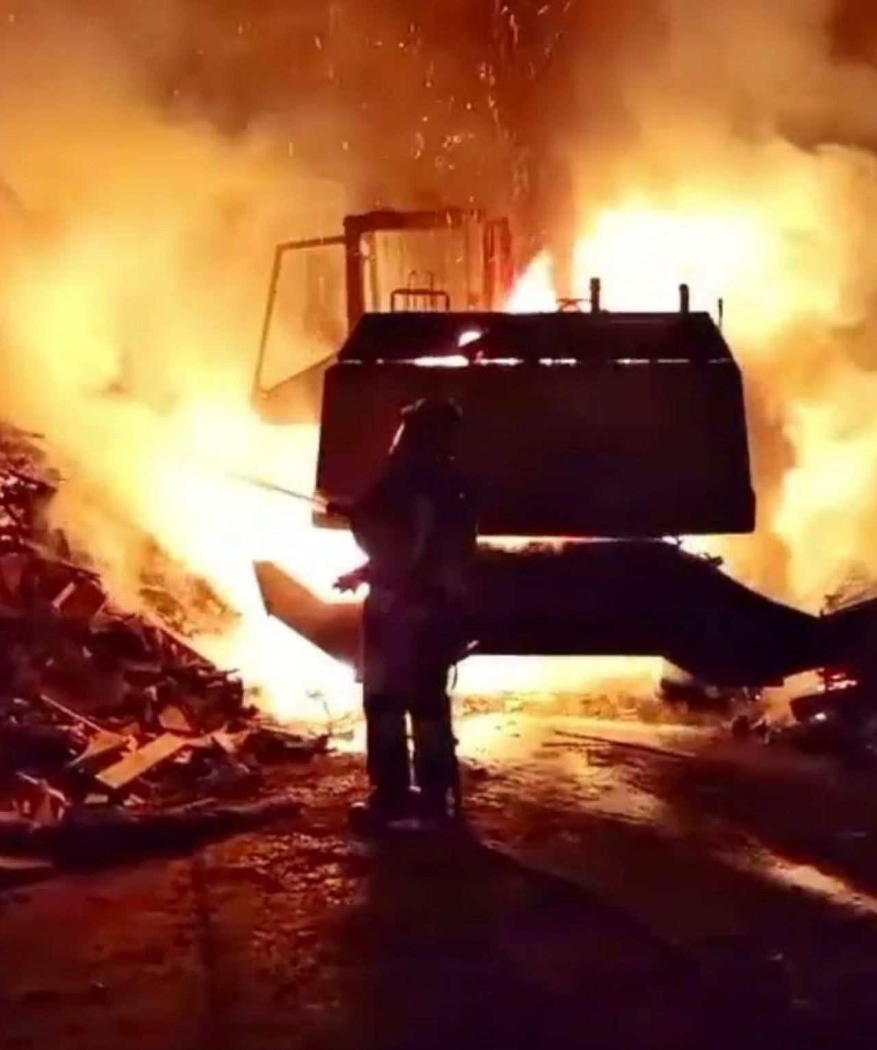 source:tvzap - Incendio gigantesco in Italia, brucia tutto da ore: cosa succede - Incendio in corso