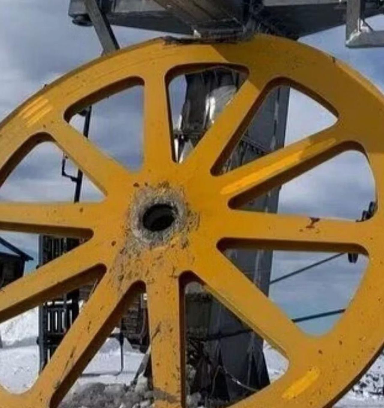 Incidente_in_seggiovia_la_tragedia_nellimpianto_sciistico_7D937UXbh0 - Confidenze24 source:tvzap - Incidente in seggiovia: la tragedia nell’impianto sciistico - Seggiovia in Spagna
