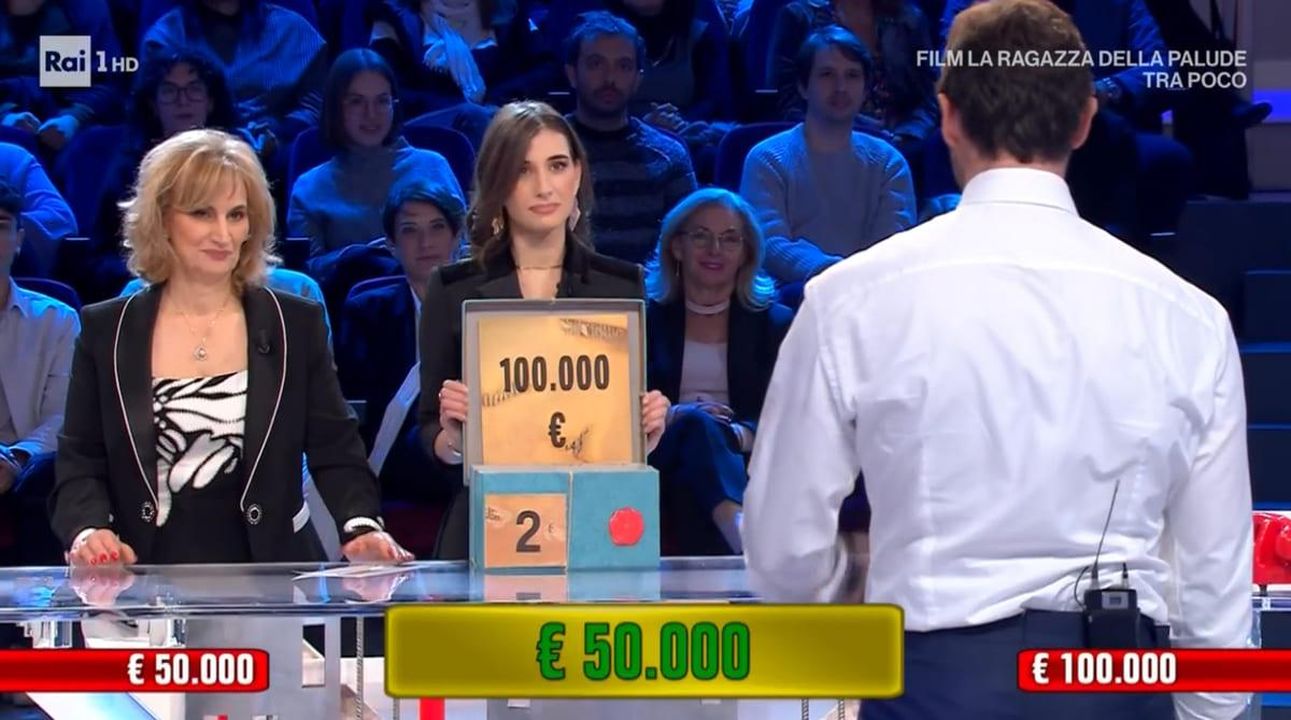 Inizio_di_partita_thrilling_per_la_concorrente_della_Campania_6vdcnHed8q - Confidenze24 source:lanostratv - Inizio di partita thrilling per la concorrente della Campania - foto giuliana affari tuoi