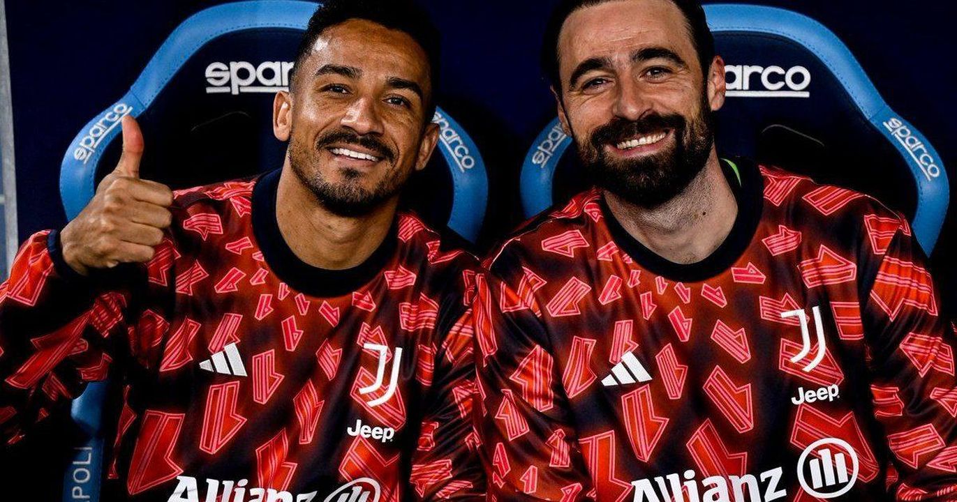 source:Blasting News - Intanto i bianconeri insistono per Araujo - Danilo in azione con la maglia della Juventus