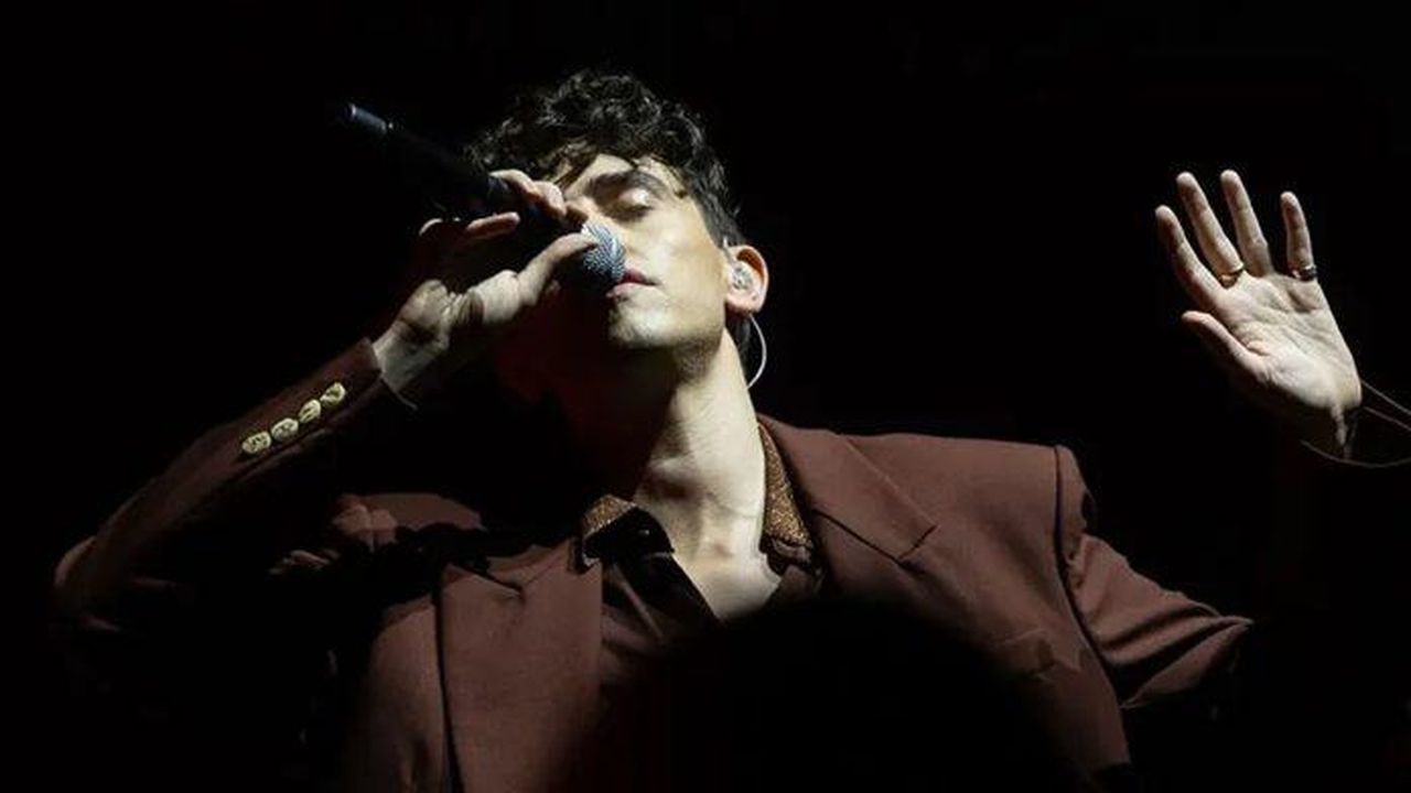 Intervista_a_Michele_Bravi_F5X2bS70qQ - Confidenze24 source:superguidatv - Intervista a Michele Bravi - Michele Bravi