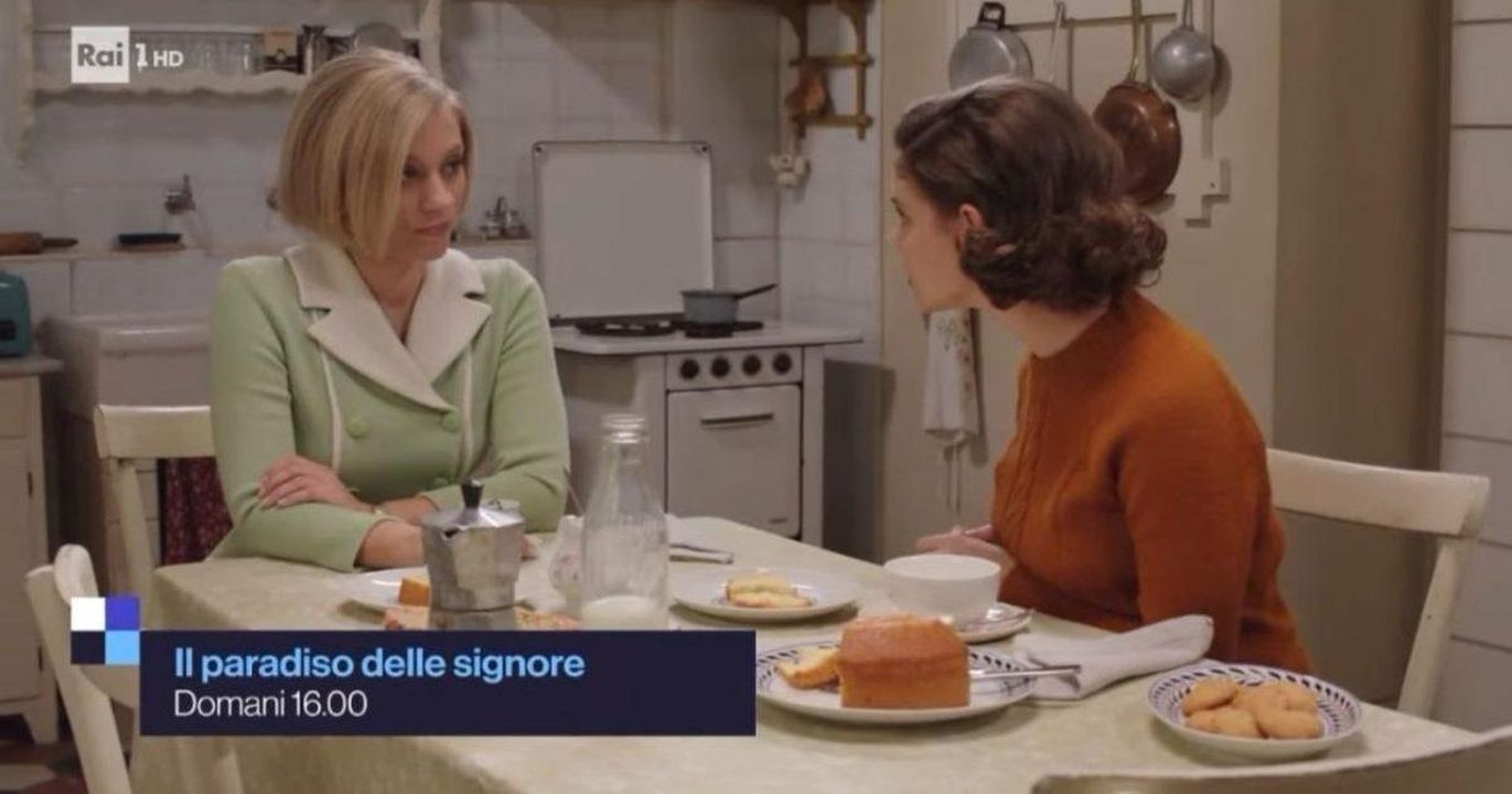 Irene_riceve_una_sorpresa_anticipazioni_Il_Paradiso_delle_signore_37_febbraio_6lTx3J7Gxl - Confidenze24 Irene riceve una sorpresa: anticipazioni Il Paradiso delle signore 3-7 febbraio - Irene e Clara de Il Paradiso delle Signore
