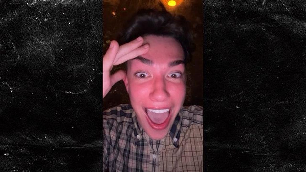 James_Charles_e_la_sua_Reazione_Drammatica_bqdUUXvgdo - Confidenze24 source:allcelebrities - James Charles e la sua Reazione Drammatica - James Charles su Instagram