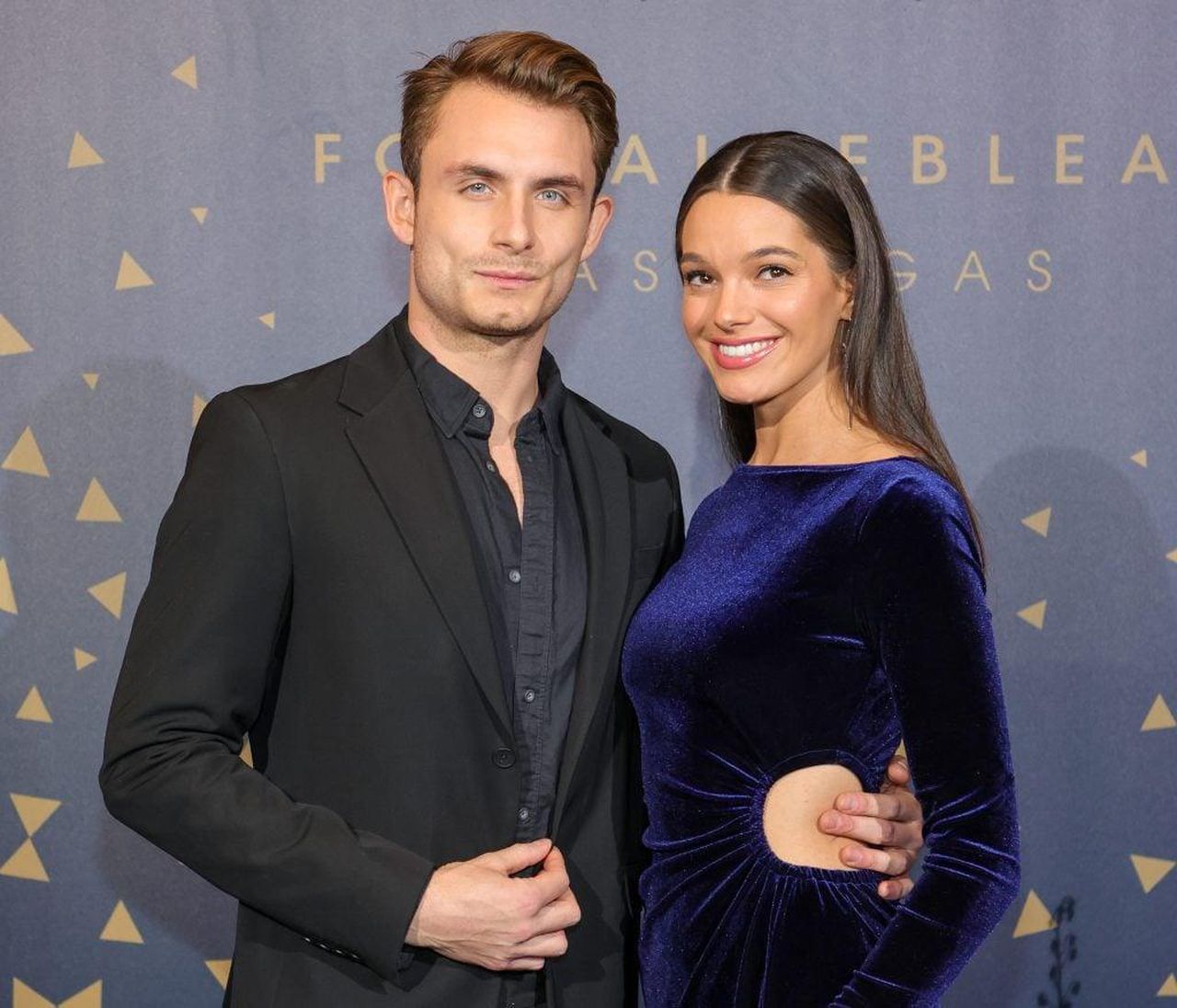 James_Kennedy_e_Ally_Lewber_Sembrano_Allontanarsi_xdS8DwDZZX - Confidenze24 source:thehollywoodgossip - James Kennedy e Ally Lewber Sembrano Allontanarsi - James Kennedy e Ally Lewber alla grand opening di Fontainebleau Las Vegas.