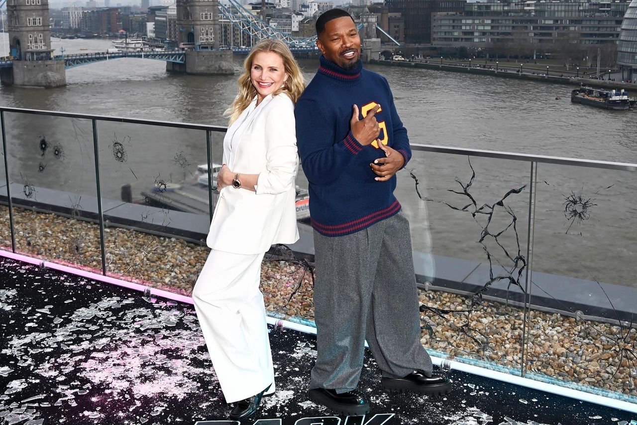 Jamie_Foxx_il_Tifoso_di_Cameron_Diaz_yAbwFG5RGB - Confidenze24 source:usmagazine - Jamie Foxx, il Tifoso di Cameron Diaz - Cameron Diaz e Jamie Foxx sul set di Back in Action