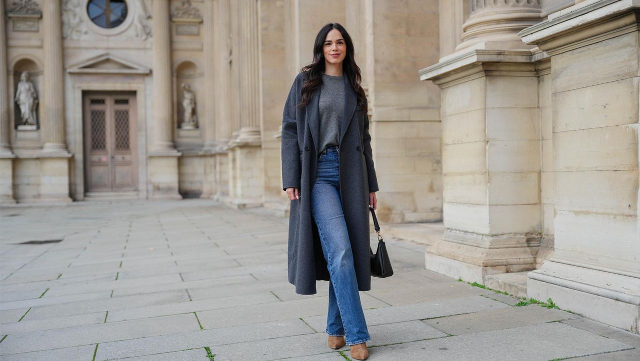 Jeans_Che_Fanno_La_Differenza_tiylcb76Nu - Confidenze24 source:usmagazine - Jeans Che Fanno La Differenza - Allison Cardoso indossa un pullover grigio Uniqlo e jeans Levis blu durante una sessione fotografica a Parigi.