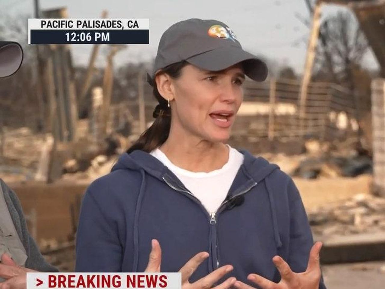 source:allcelebrities - Jennifer Garner e gli sforzi di soccorso - Jennifer Garner in azione