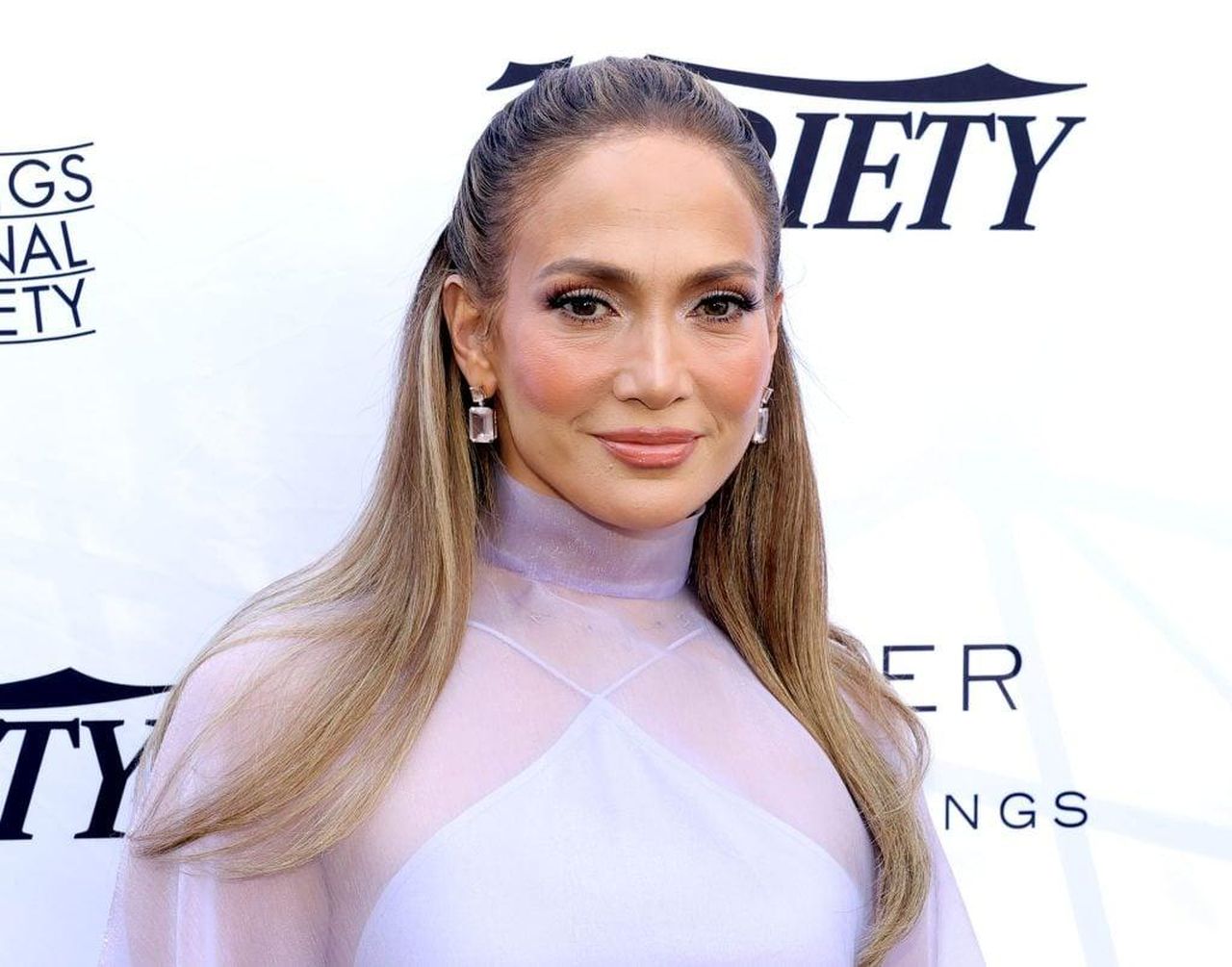 source:thehollywoodgossip - Jennifer Lopez e Kevin Costner si sentono ogni giorno - Jennifer Lopez il 4 gennaio 2025.