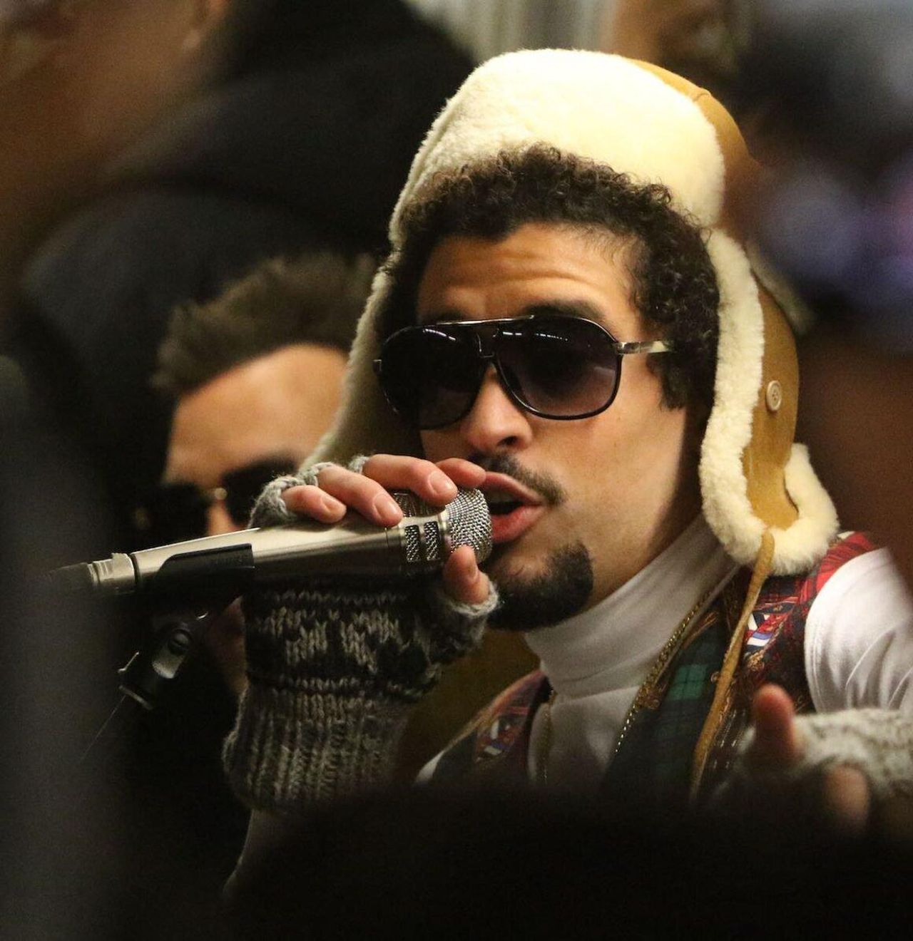 Jimmy_Fallon_e_Bad_Bunny_in_concerto_nella_metropolitana_5ZaWFOZBUu - Confidenze24 source:socialitelife - Jimmy Fallon e Bad Bunny in concerto nella metropolitana - Concerto mini metropolitana di Jimmy Fallon e Bad Bunny
