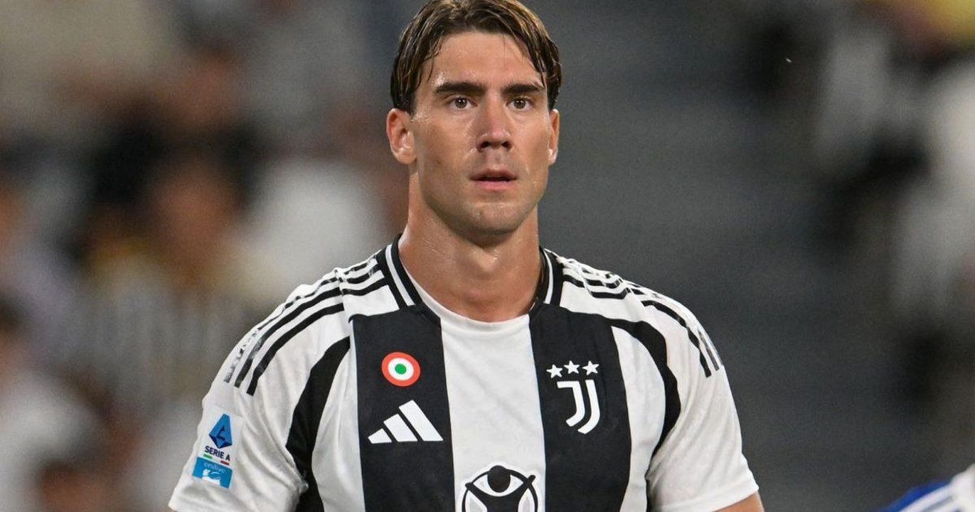 Juventus_Capuano_senza_giri_di_parole_Far_fuori_Vlahovic_significa_certificare_il_fallimento_di_unoperazione_da_oltre_130_milioni_di_euro_uSKJT3BVbm - Confidenze24 Juventus, Capuano senza giri di parole: 'Far fuori Vlahovic significa certificare il fallimento di un'operazione da oltre 130 milioni di euro' - Dusan Vlahovic, attaccante della Juventus