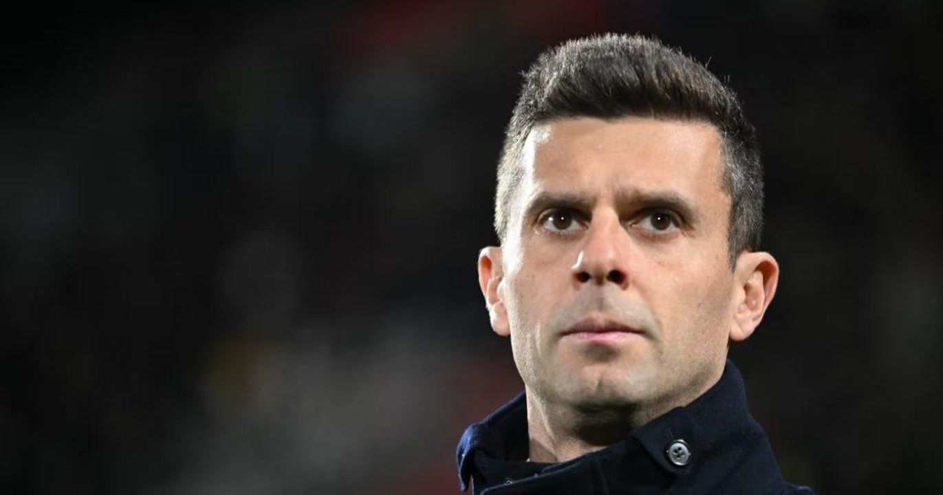 Juventus_dopo_il_pari_col_Brugge_torna_sui_social_lhashtag_Mottaout_HlsPqToWHs - Confidenze24 source:Blasting News - Juventus, dopo il pari col Brugge torna sui social l'hashtag #Mottaout - Thiago Motta, allenatore della Juventus