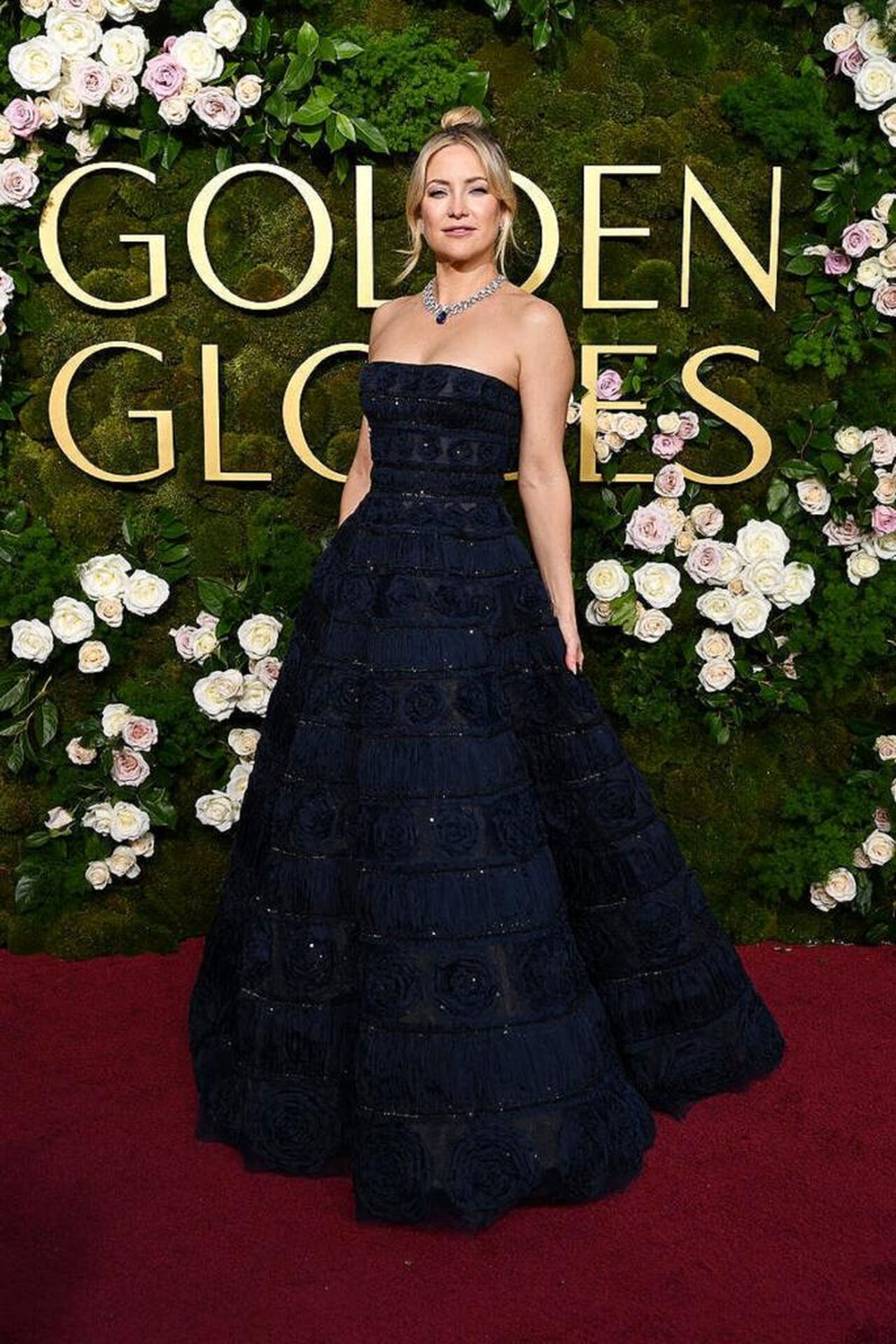 Kate_Hudson_in_Carolina_Herrera_mKgIBE5CVp - Confidenze24 source:celebmix - Kate Hudson in Carolina Herrera - Kate Hudson in un abito Carolina Herrera