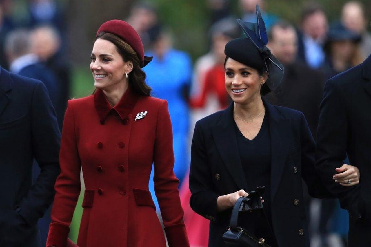 Kate_Middleton__Indifferente_Al_Nuovo_Show_Di_Meghan_Markle_W7I834IRPg - Confidenze24 source:thehollywoodgossip - Kate Middleton È Indifferente Al Nuovo Show Di Meghan Markle - Catherine, Duchessa di Cambridge e Meghan, Duchessa di Sussex arrivano al servizio religioso di Natale.