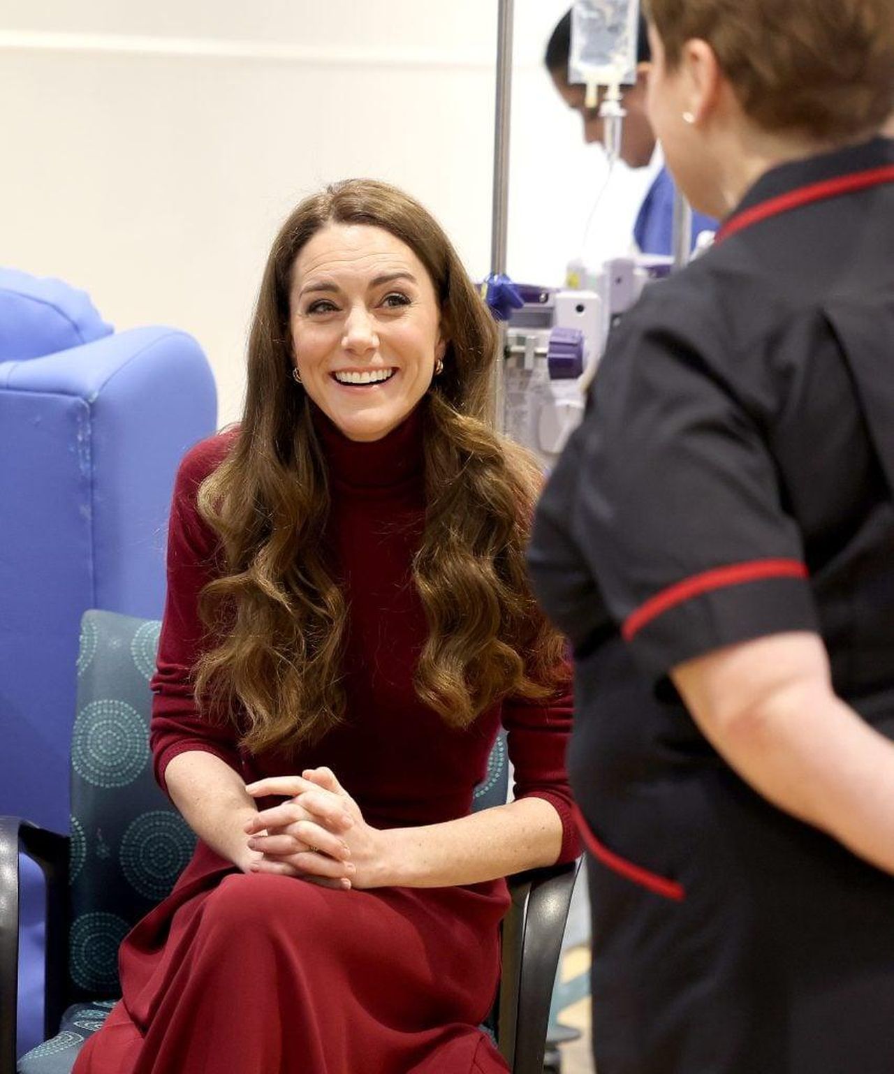 source:thehollywoodgossip - Kate si apre sulla chemioterapia - Catherine, Principessa del Galles durante una visita al Royal Marsden Hospital