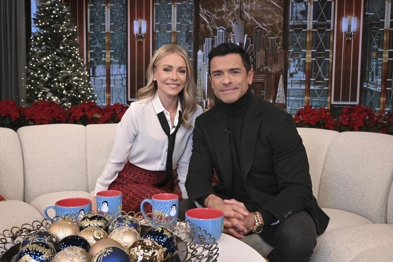 Kelly_Ripa_e_il_Suo_Percorso_di_Sobriet_J8x0onObrK - Confidenze24 source:closerweekly - Kelly Ripa e il Suo Percorso di Sobrietà - Kelly Ripa ha guadagnato 12 chili dopo aver smesso di bere