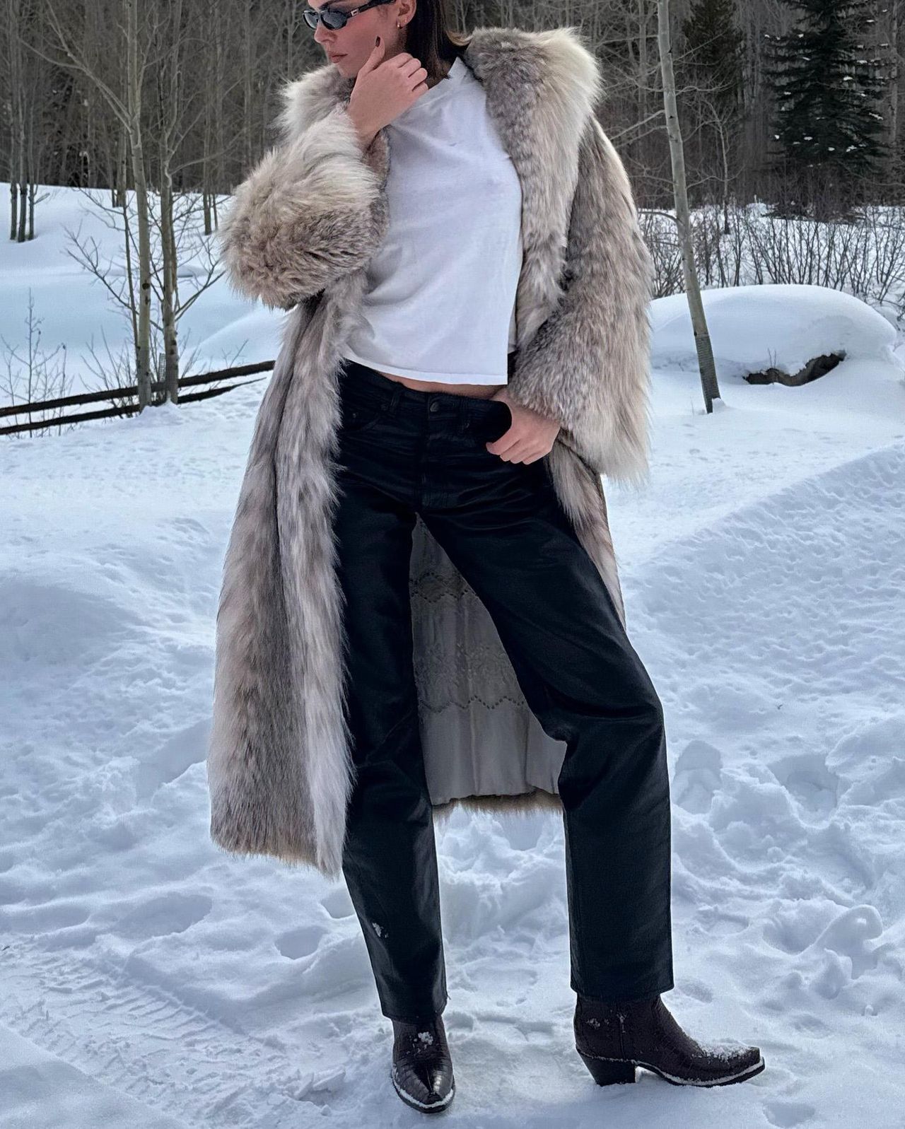 Kendall_Jenner_e_il_suo_stile_invernale_akactIp2wg - Confidenze24 source:usmagazine - Kendall Jenner e il suo stile invernale - Kendall Jenner mostra il suo stile invernale con Kylie Jenner