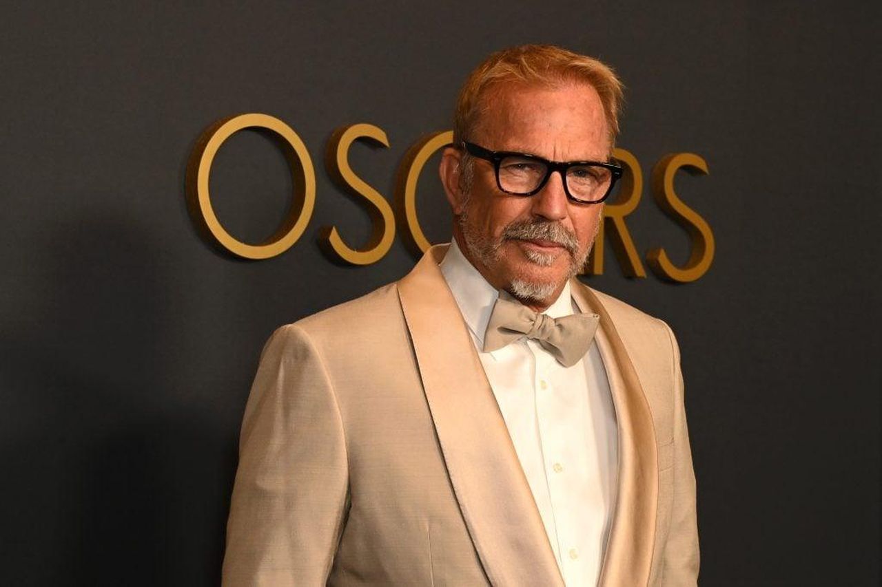 source:thehollywoodgossip - Kevin Costner è innamorato di Jennifer Lopez? - Kevin Costner il 17 novembre 2024.