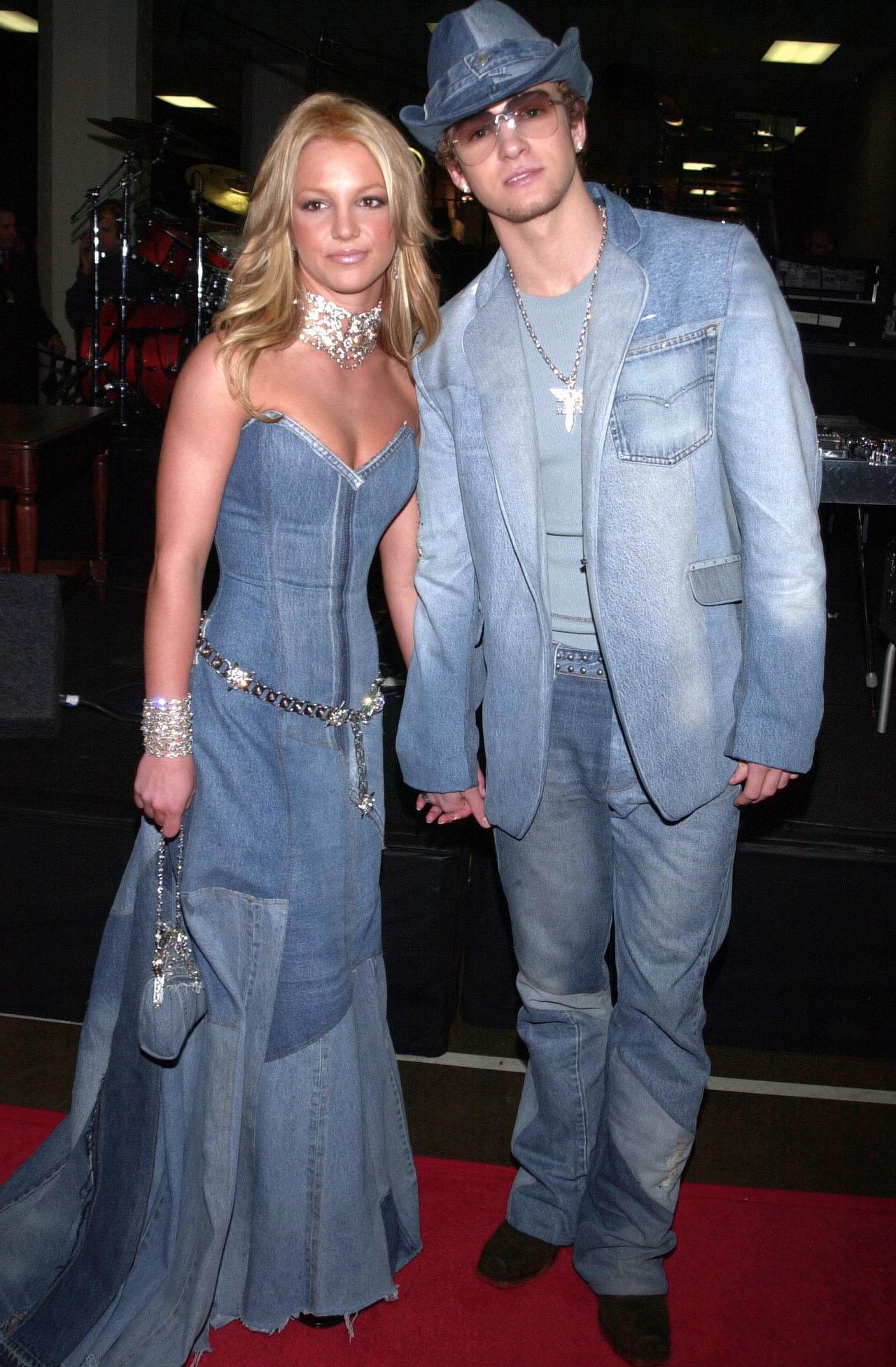 Kim_Kardashian_a_Parigi_SgepRoVYvJ - Confidenze24 source:usmagazine - Kim Kardashian a Parigi - Stars in all Denim Outfits Tyla Heidi Klum Britney Spears More