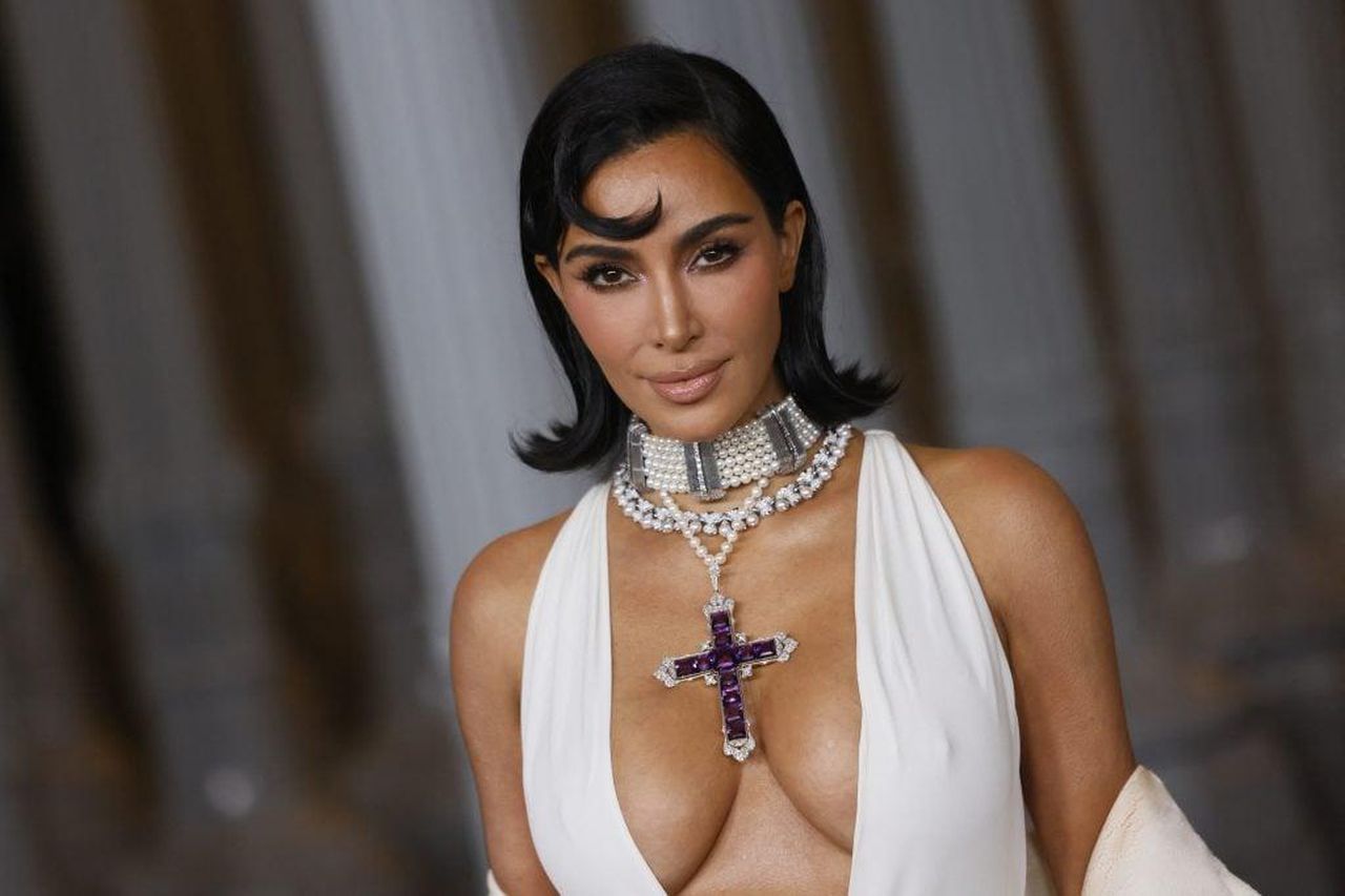 Kim_Vive_per_Vendere_XXHlos93ej - Confidenze24 source:thehollywoodgossip - Kim Vive per Vendere - Kim Kardashian al LACMA Art+Film Gala.