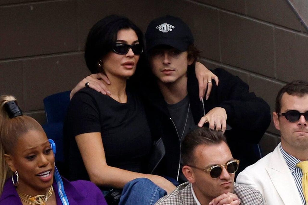 Kylie_Jenner_incinta_Le_prove_LWXhPkLsBK - Confidenze24 source:thehollywoodgossip - Kylie Jenner incinta? Le 'prove' - Kylie Jenner e Timothée Chalamet durante la finale maschile degli US Open 2023