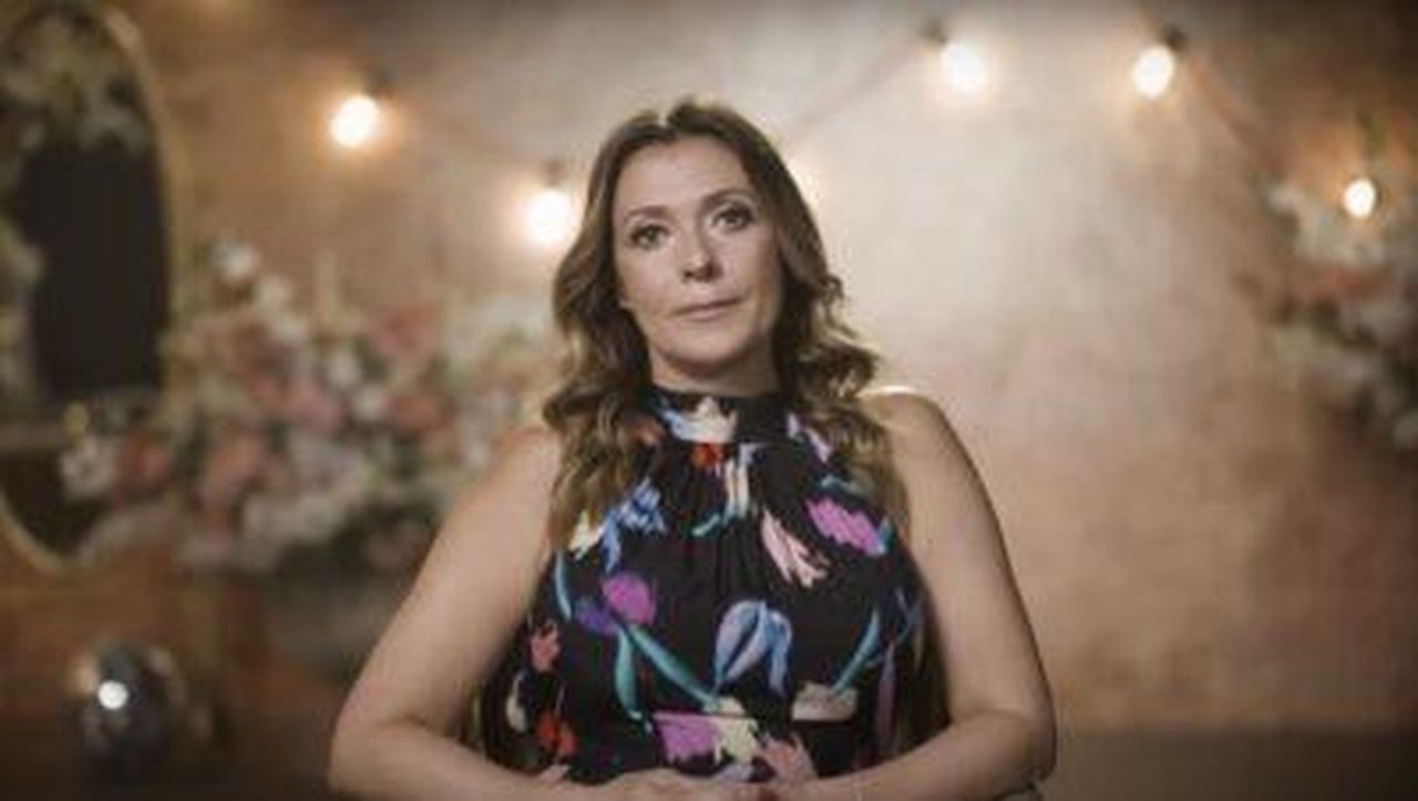 Kym_Marsh_lamenta_la_realt_cupa_di_essere_moglie_di_un_militare_x4h7CPfUVn - Confidenze24 source:entertainmentdaily - Kym Marsh lamenta la ‘realtà cupa’ di essere moglie di un militare - Kym Marsh nel suo video introduttivo per BBC Strictly Come Dancing
