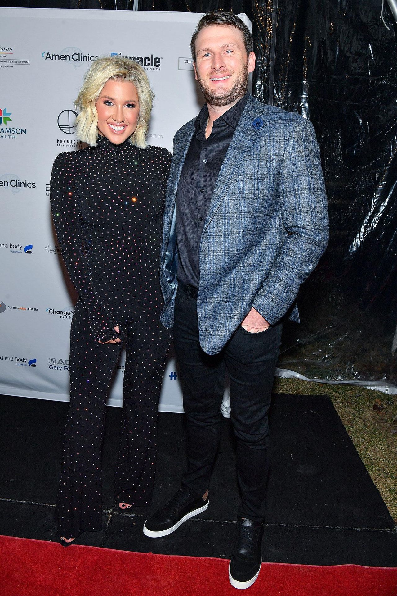 LApprovazione_di_Julie_Chrisley_nFpOfWekAp - Confidenze24 source:usmagazine - L'Approvazione di Julie Chrisley - Savannah Chrisley e Robert Shiver