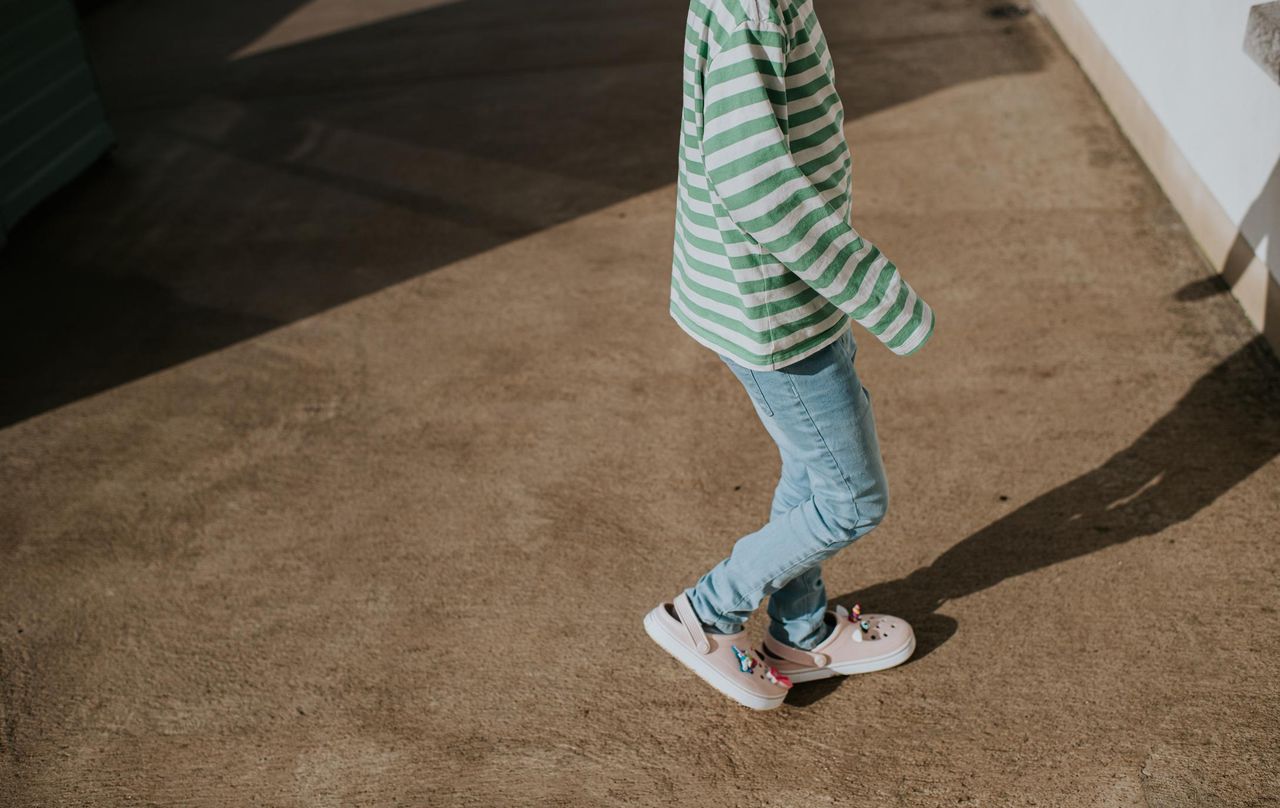 source:bossip - L'Ingiustizia di un'Ammanettatura - Bambina ammanettata