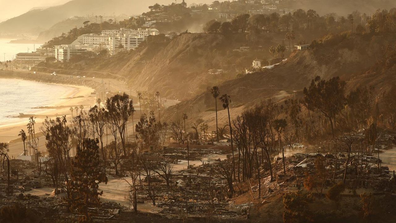 LInizio_della_Raccolta_Fondi_i6qnkvdjwb - Confidenze24 source:billboard - L'Inizio della Raccolta Fondi - Vista degli incendi a Palisades