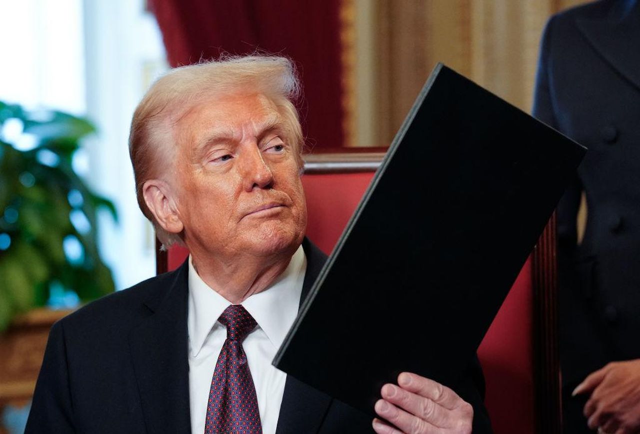 LOrdine_di_Trump_e_le_Conseguenze_J3NtlrHauY - Confidenze24 source:bossip - L'Ordine di Trump e le Conseguenze - Donald Trump durante l'inaugurazione