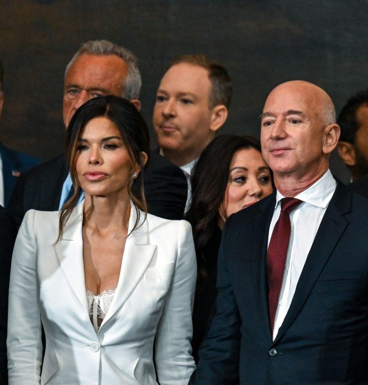 LOutfit_Controverso_di_Lauren_Sanchez_sul6cTC99C - Confidenze24 source:thehollywoodgossip - L'Outfit Controverso di Lauren Sanchez - L'outfit di Lauren Sanchez all'inaugurazione