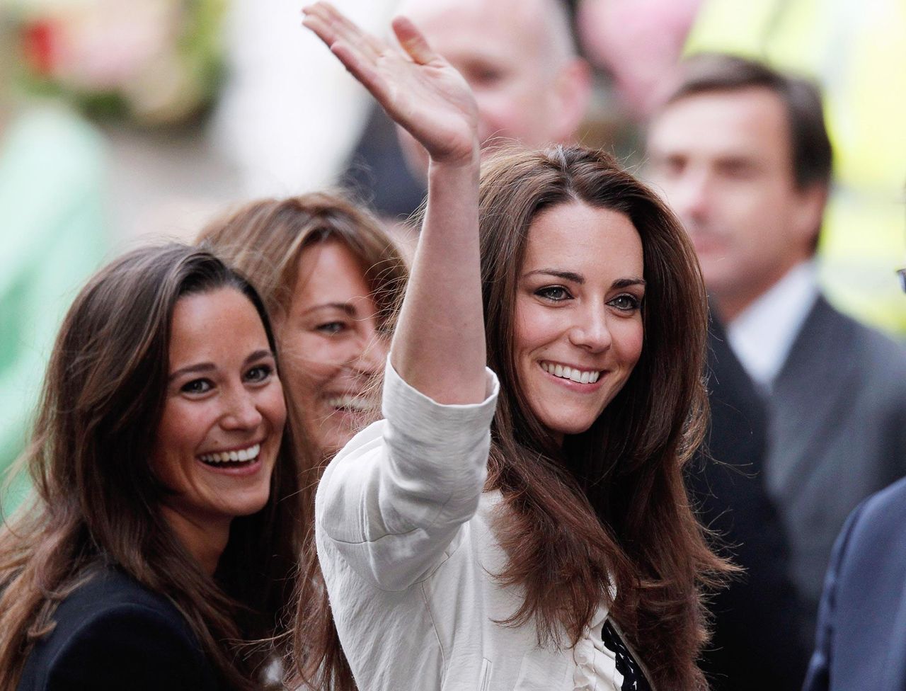 La_Famiglia_di_Kate_e_il_Loro_Ruolo_nel_Matrimonio_Reale_MJ6SEFwh39 - Confidenze24 source:usmagazine - La Famiglia di Kate e il Loro Ruolo nel Matrimonio Reale - La relazione di Kate Middleton con la sua famiglia