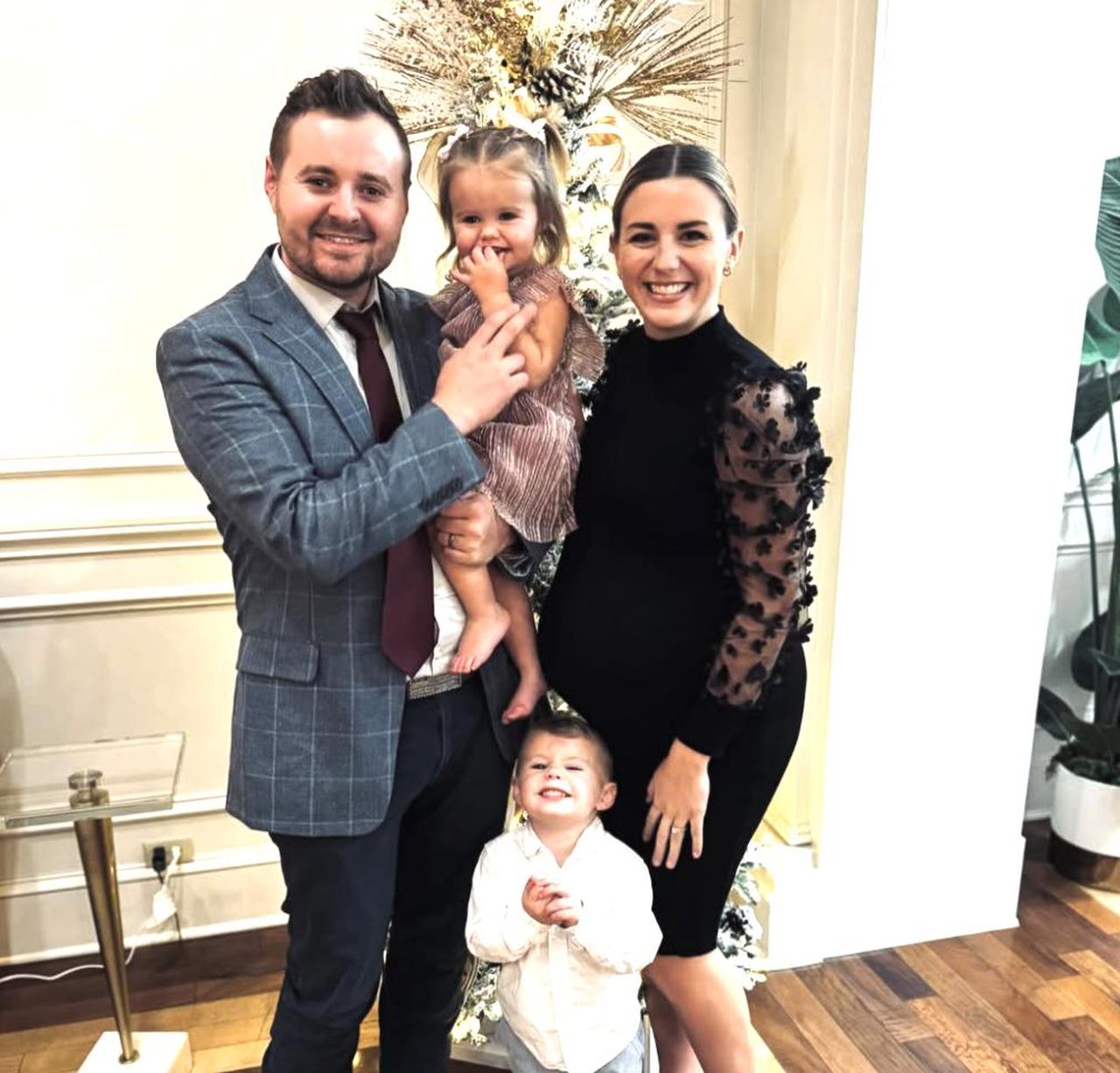 La_Nascita_delle_Gemelle_HbWw4BLnCl - Confidenze24 source:thehollywoodgossip - La Nascita delle Gemelle - Jed Duggar e sua moglie Katey hanno aggiunto due bambini alla loro famiglia all'inizio del 2025.