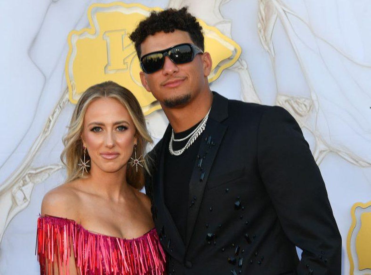 La_Reazione_di_Brittany_Mahomes_n4nwsGN0pV - Confidenze24 La Reazione di Brittany Mahomes - Cerimonia del Super Bowl dei Kansas City Chiefs - Red Carpet