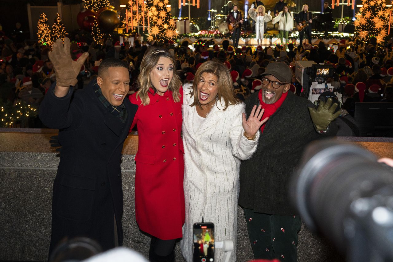 source:closerweekly - La Reazione di Craig Melvin - Craig Melvin chiede a Hoda Kotb se era malata