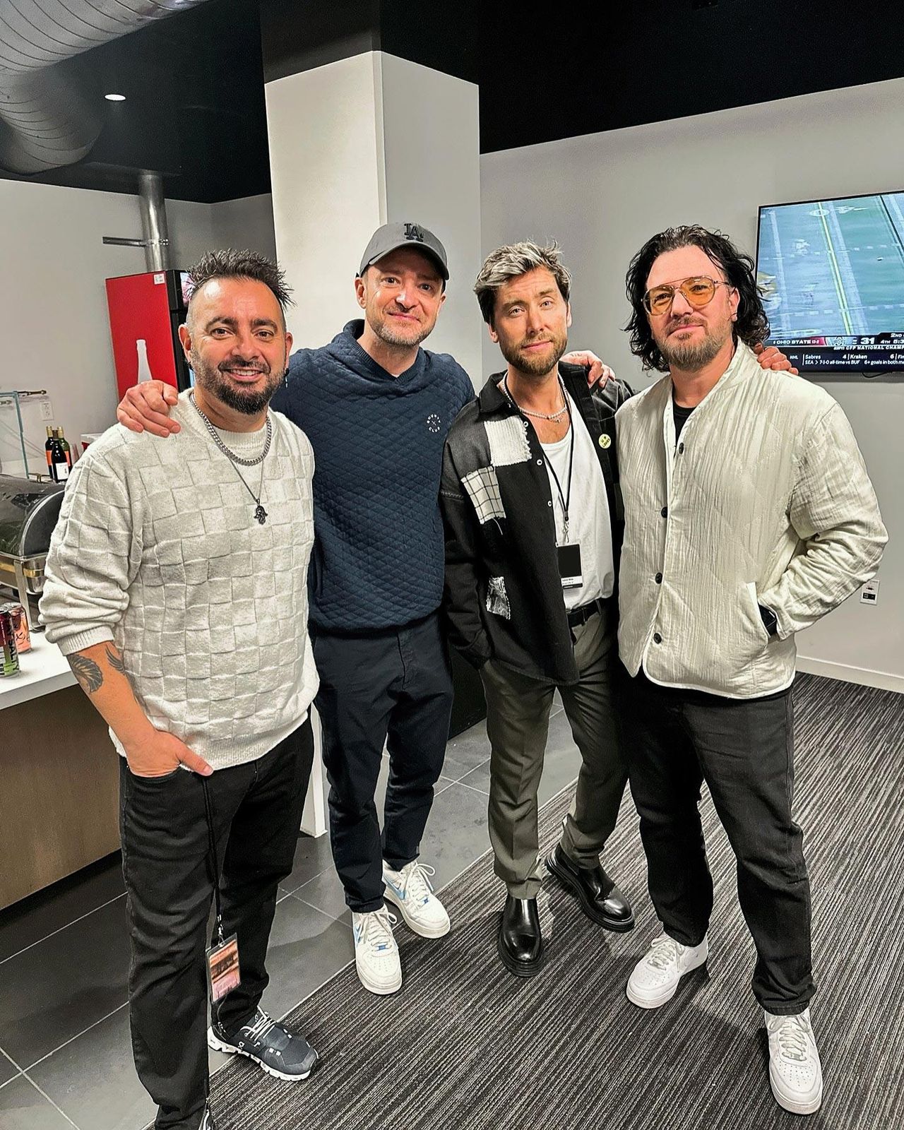 La_Reazione_di_Joey_Fatone_h5KdntXMJg - Confidenze24 source:usmagazine - La Reazione di Joey Fatone - Joey Fatone ha reagito con umorismo alla mini reunion dei NSync.