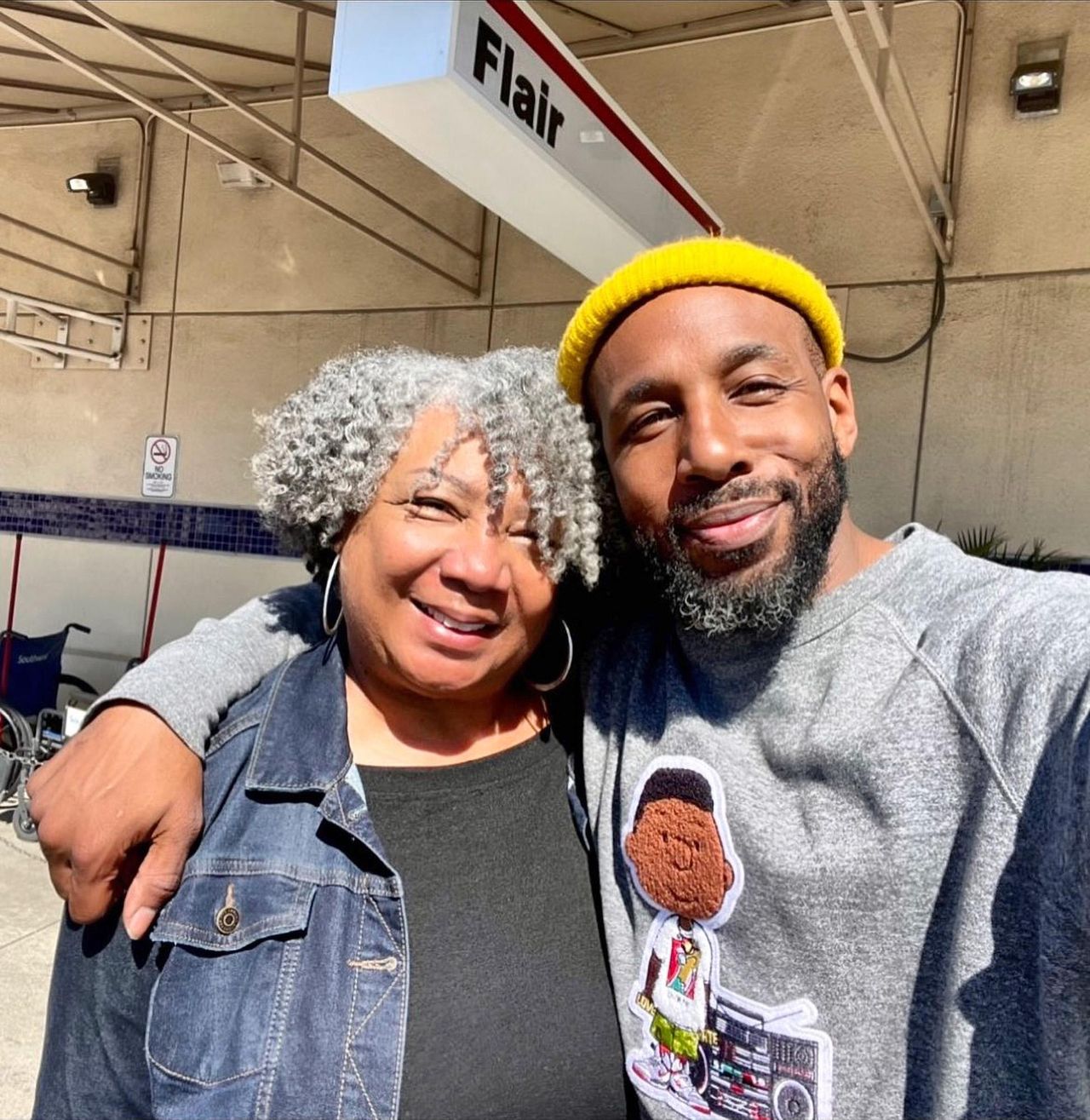 La_Risposta_della_Famiglia_di_tWitch_HEwHOlhhxU - Confidenze24 source:usmagazine - La Risposta della Famiglia di tWitch - Connie Boss Alexander rompe il silenzio sulla critica a Allison Holker